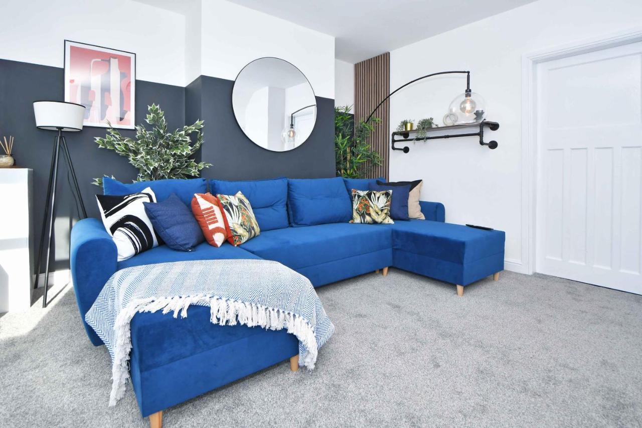 Lily House By Yourstays - Cosy 3 Bedroom House In Crewe Exterior foto