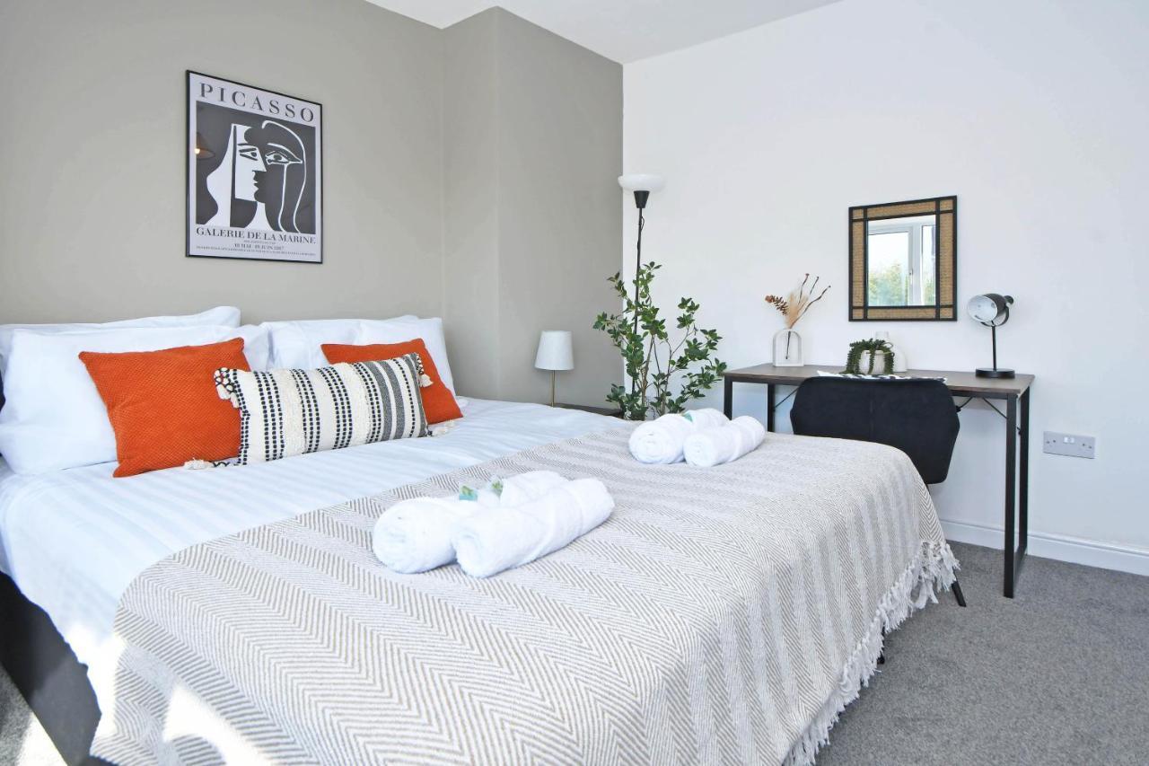 Lily House By Yourstays - Cosy 3 Bedroom House In Crewe Exterior foto